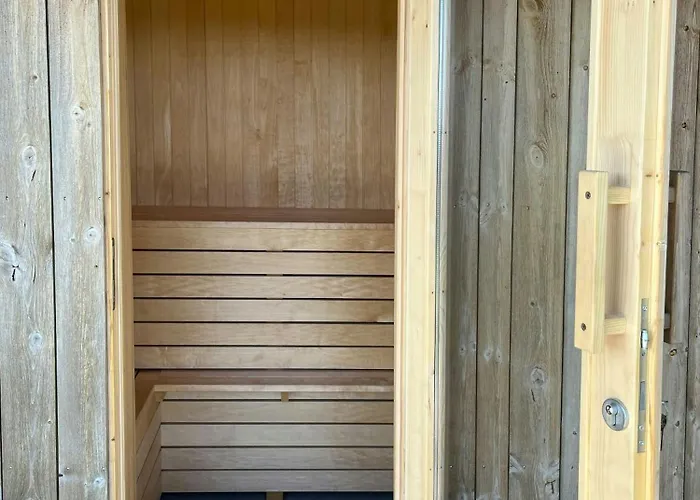 Holiday home By The Waterway With Sauna And Jetty *